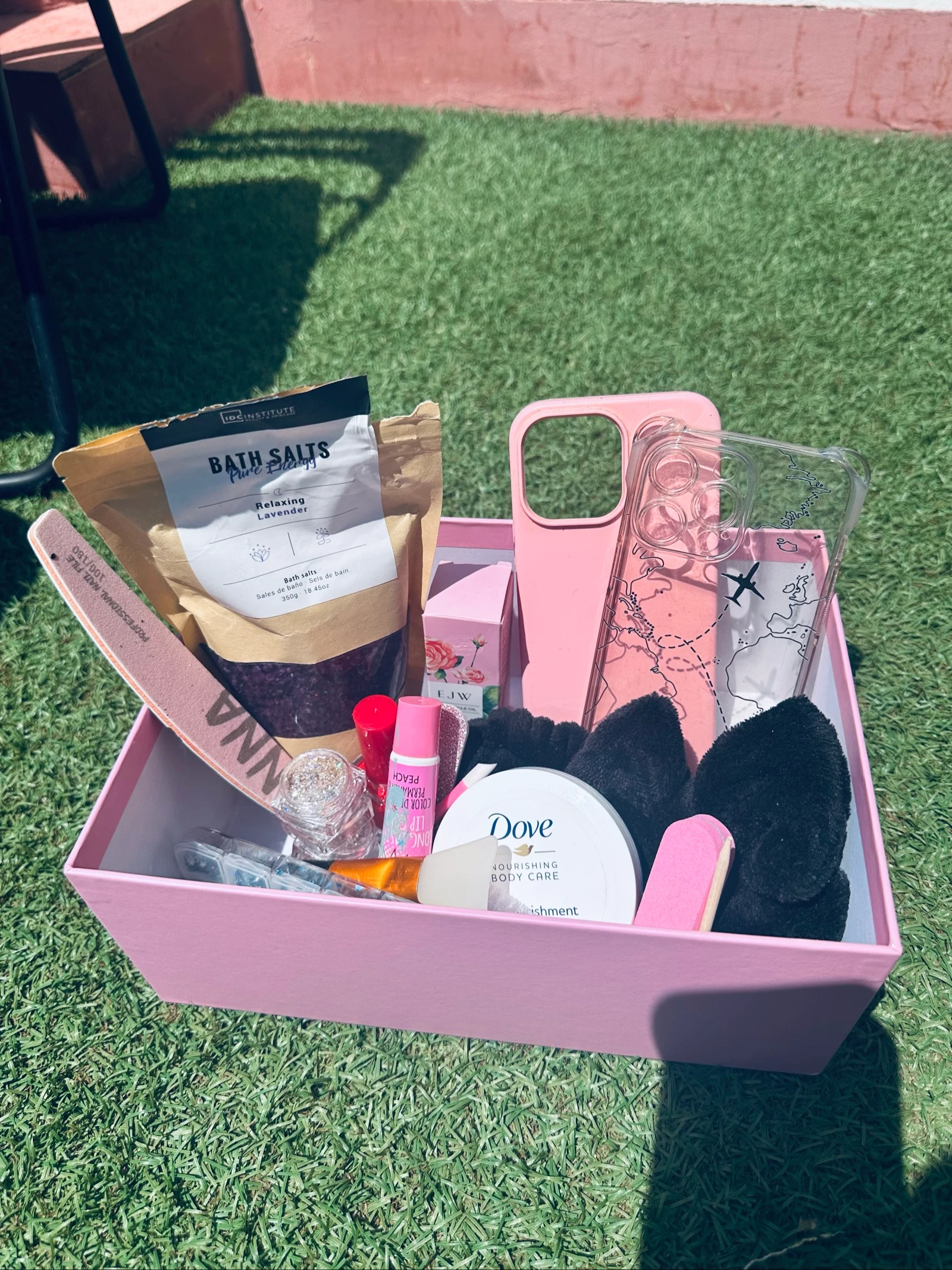 Mini cesta de autocuidado y manicura 💕 (18 piezas)